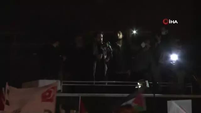 İstanbul'daki İsrail Başkonsolosluğu önündeki protesto devam ediyor İstanbul'daki İsrail Başkonsolosluğu önündeki protesto devam ediyor