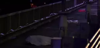 İstanbul: FSM Köprüsü'nde ön tekerini kaldırıp ilerleyen motosikletli kazada hayatını kaybetti İstanbul: FSM Köprüsü'nde ön tekerini kaldırıp ilerleyen motosikletli kazada hayatını kaybetti