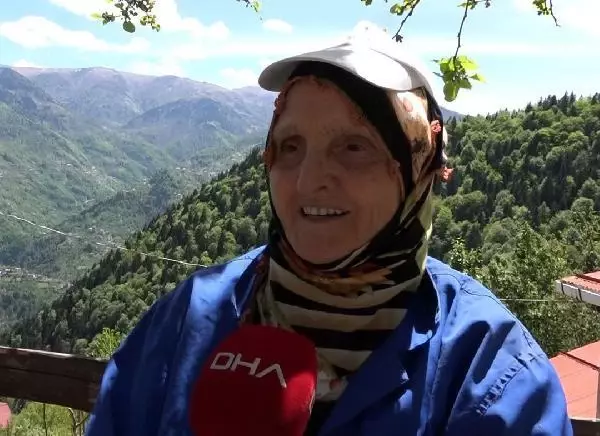 10 yıl önce aralarında tartışma yaşayan komşular, evlerine çıkabilmek için aynı yola 2 farklı merdiven yaptı 10 yıl önce aralarında tartışma yaşayan komşular, evlerine çıkabilmek için aynı yola 2 farklı merdiven yaptı