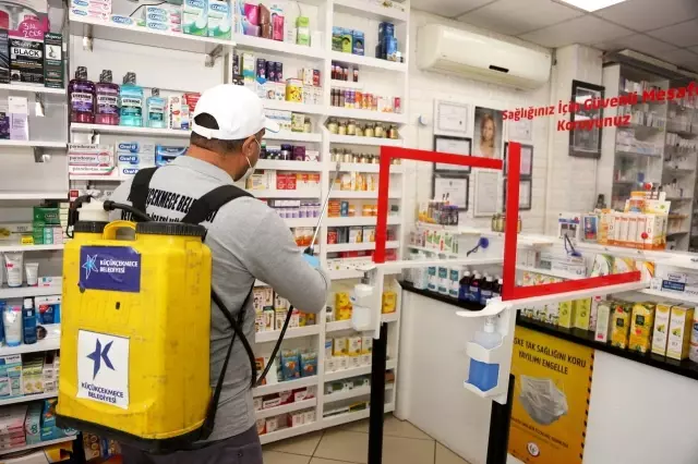 Küçükçekmece'de korona virüsle mücadele aralıksız sürüyor Küçükçekmece'de korona virüsle mücadele aralıksız sürüyor