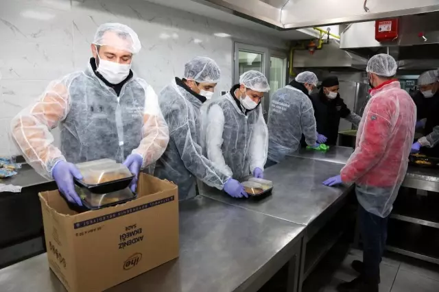 Küçükçekmece'de korona virüsle mücadele aralıksız sürüyor Küçükçekmece'de korona virüsle mücadele aralıksız sürüyor
