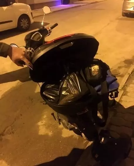 Kurye motosikletiyle alkol satışı yapan şahsa 17 bin lira ceza yazıldı Kurye motosikletiyle alkol satışı yapan şahsa 17 bin lira ceza yazıldı