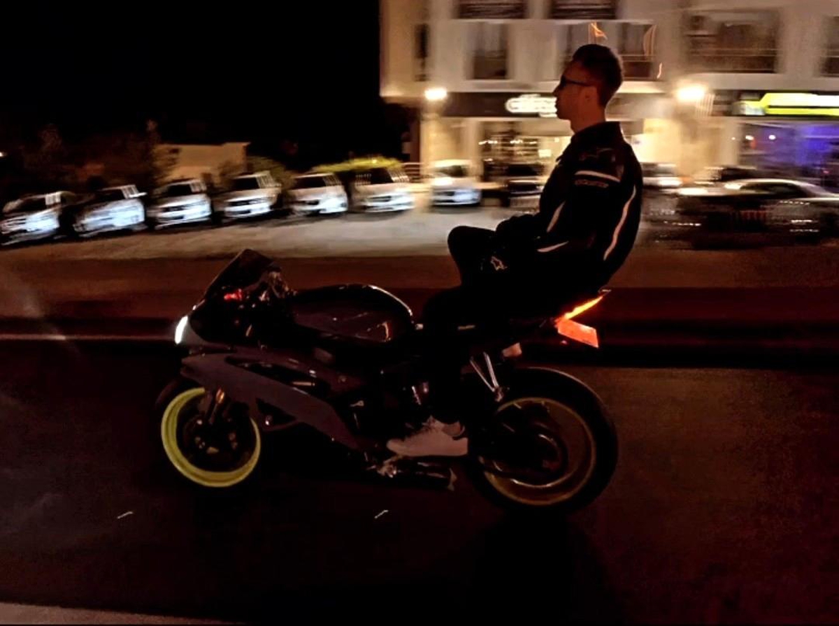 Kuşadası'nda motosikletli gençlerin ölüm dansı