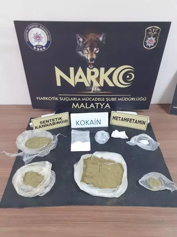 Malatya'da 9 uyuşturucu satıcısına tutuklama Malatya'da 9 uyuşturucu satıcısına tutuklama