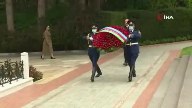 Son dakika haberi | Merhum Cumhurbaşkanı Haydar Aliyev doğumunun 98. yıldönümünde mezarı başında anıldı Son dakika haberi | Merhum Cumhurbaşkanı Haydar Aliyev doğumunun 98. yıldönümünde mezarı başında anıldı