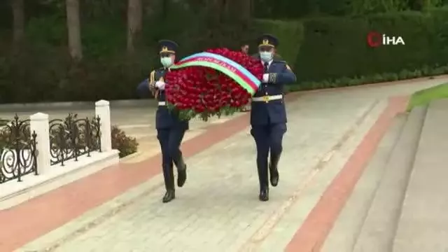 Son dakika haberi | Merhum Cumhurbaşkanı Haydar Aliyev doğumunun 98. yıldönümünde mezarı başında anıldı Son dakika haberi | Merhum Cumhurbaşkanı Haydar Aliyev doğumunun 98. yıldönümünde mezarı başında anıldı