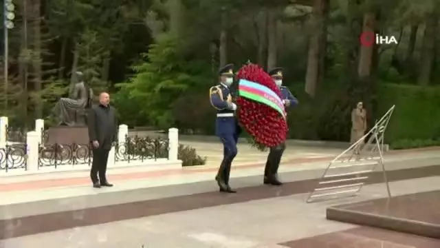 Son dakika haberi | Merhum Cumhurbaşkanı Haydar Aliyev doğumunun 98. yıldönümünde mezarı başında anıldı Son dakika haberi | Merhum Cumhurbaşkanı Haydar Aliyev doğumunun 98. yıldönümünde mezarı başında anıldı