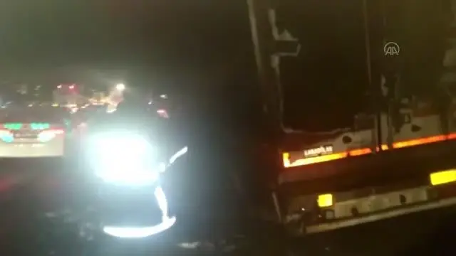 Osmaniye'de alev alan tır dorsesinde hasar oluştu Osmaniye'de alev alan tır dorsesinde hasar oluştu