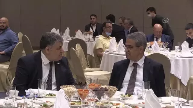Özbekistan'da Türk iş adamları iftarda buluştu Özbekistan'da Türk iş adamları iftarda buluştu