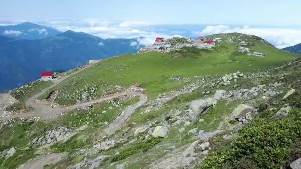 Rize'de 15 yayla evi yakıldı Rize'de 15 yayla evi yakıldı