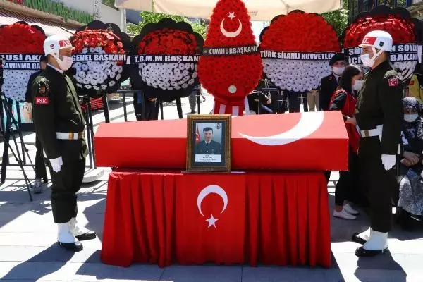 Son Dakika | Şehit Uzman Çavuş Murat Nar, son yolculuğuna uğurlandı