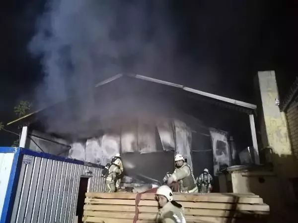 Son dakika... İSTANBUL-SİLİVRİ'DE KERESTE FABRİKASINDA YANGIN Son dakika... İSTANBUL-SİLİVRİ'DE KERESTE FABRİKASINDA YANGIN