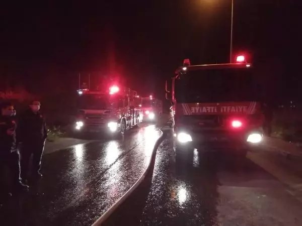 Son dakika... İSTANBUL-SİLİVRİ'DE KERESTE FABRİKASINDA YANGIN Son dakika... İSTANBUL-SİLİVRİ'DE KERESTE FABRİKASINDA YANGIN