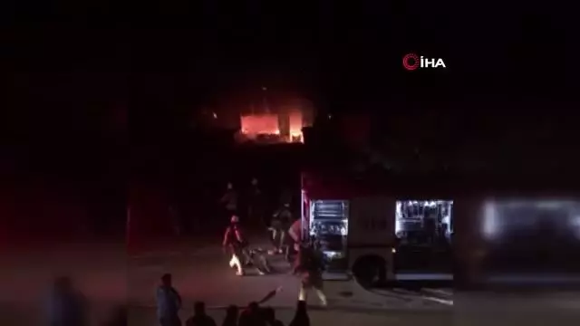 Son dakika haberleri: Silivri'de mobilya atölyesinde korkutan yangın Son dakika haberleri: Silivri'de mobilya atölyesinde korkutan yangın