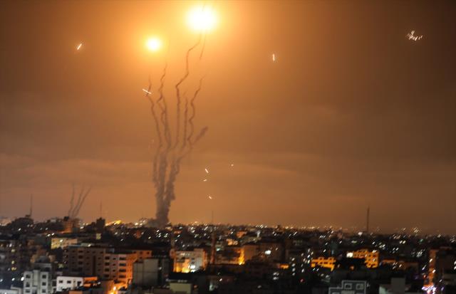 Son Dakika: İsrail, hava saldırısıyla Gazze'yi hedef aldı: 9'u çocuk 20 ölü