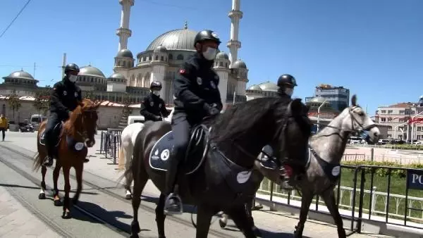 Son dakika haberi... TAKSİM MEYDANI VE İSTİKLAL CADDESİ'NDE ATLI ZABITALARDAN KORONAVİRÜS DENETİMİ Son dakika haberi... TAKSİM MEYDANI VE İSTİKLAL CADDESİ'NDE ATLI ZABITALARDAN KORONAVİRÜS DENETİMİ