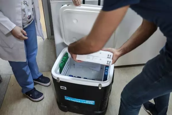Tek bir doz bile ziyan olmasın diye hastaneler arası insan transferi