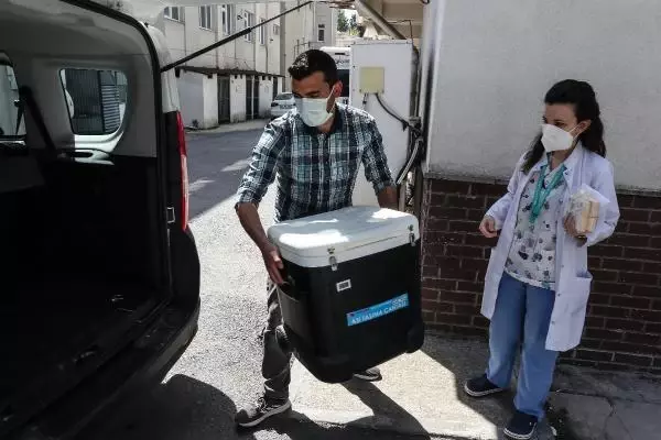 Tek bir doz bile ziyan olmasın diye hastaneler arası insan transferi