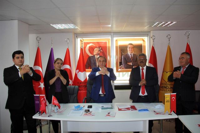 Türkiye Değişim Partisi Erzincan İl Başkanlığı'nın A takımı belli oldu Türkiye Değişim Partisi Erzincan İl Başkanlığı'nın A takımı belli oldu