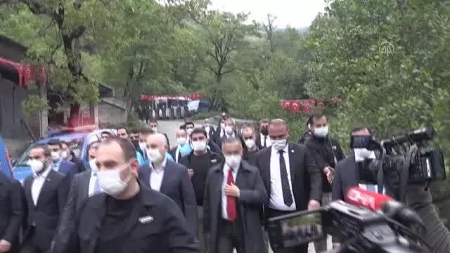 Ulaştırma ve Altyapı Bakanı Adil Karaismailoğlu, İkizdere'de vatandaşlarla görüştü