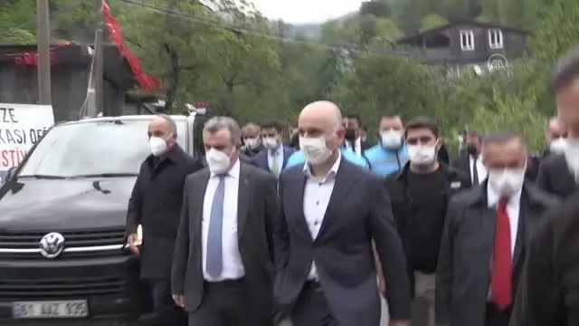 Ulaştırma ve Altyapı Bakanı Adil Karaismailoğlu, İkizdere'de vatandaşlarla görüştü