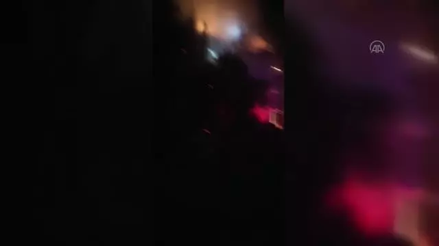 Son Dakika | Uşak'ta çıkan yangında bir apartmanın çatı bölümü tamamen yandı Son Dakika | Uşak'ta çıkan yangında bir apartmanın çatı bölümü tamamen yandı