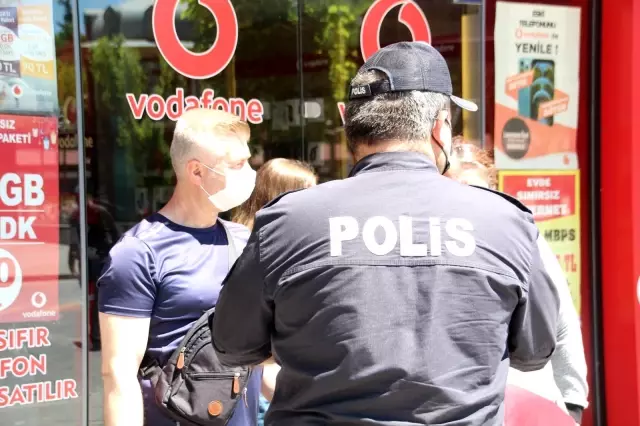 Uşak'ta korona virüs denetimlerinde 427 kişiye 384 bin 300 TL para cezası kesildi Uşak'ta korona virüs denetimlerinde 427 kişiye 384 bin 300 TL para cezası kesildi