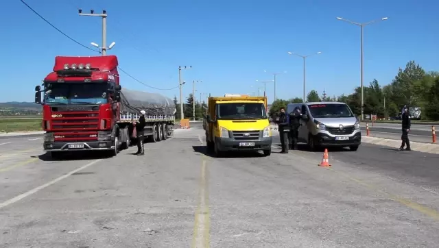 Uşak'ta korona virüs denetimlerinde 427 kişiye 384 bin 300 TL para cezası kesildi Uşak'ta korona virüs denetimlerinde 427 kişiye 384 bin 300 TL para cezası kesildi