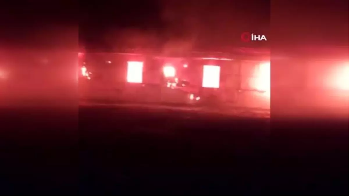 Yol inşaatında çalışan işçilerin kaldığı konteynerde yangın