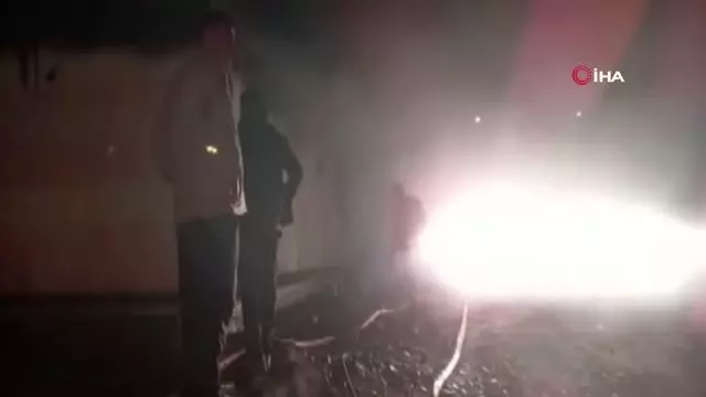 Yol inşaatında çalışan işçilerin kaldığı konteynerde yangın Yol inşaatında çalışan işçilerin kaldığı konteynerde yangın