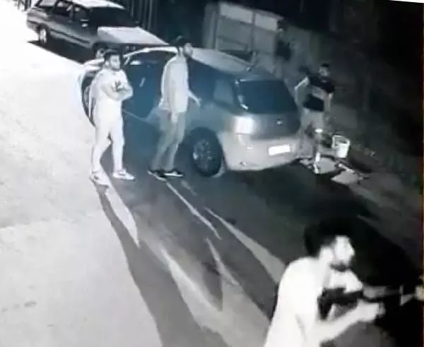 3 kadının yaralandığı silahlı saldırının şüphelileri yakalandı; saldırı anı kamerada 3 kadının yaralandığı silahlı saldırının şüphelileri yakalandı; saldırı anı kamerada
