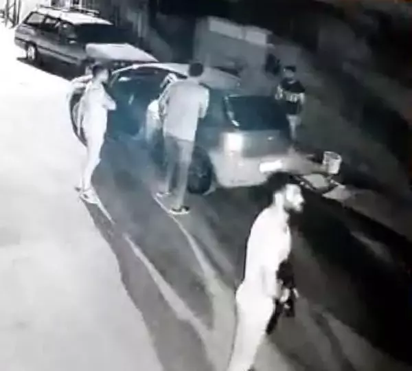 3 kadının yaralandığı silahlı saldırının şüphelileri yakalandı; saldırı anı kamerada 3 kadının yaralandığı silahlı saldırının şüphelileri yakalandı; saldırı anı kamerada