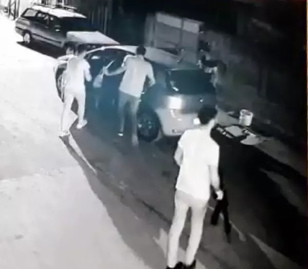 3 kadının yaralandığı silahlı saldırının şüphelileri yakalandı; saldırı anı kamerada 3 kadının yaralandığı silahlı saldırının şüphelileri yakalandı; saldırı anı kamerada