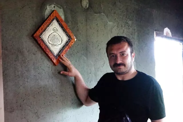 6 ev yandı ama duvarda asılı duran 'Bereket' duası yanmadı 6 ev yandı ama duvarda asılı duran 'Bereket' duası yanmadı