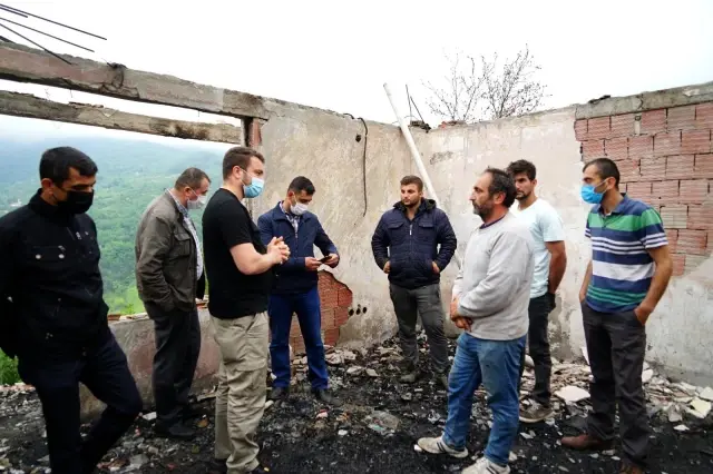 6 ev yandı ama duvarda asılı duran 'Bereket' duası yanmadı 6 ev yandı ama duvarda asılı duran 'Bereket' duası yanmadı