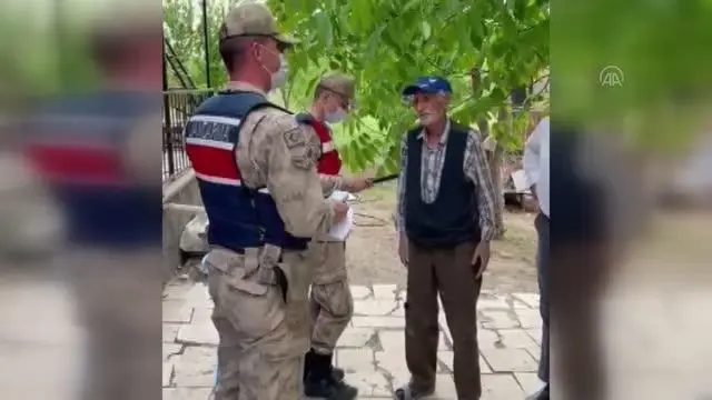 78 yaşındaki kişinin emekli maaşını çalan 3 kadın zanlı yakalandı 78 yaşındaki kişinin emekli maaşını çalan 3 kadın zanlı yakalandı