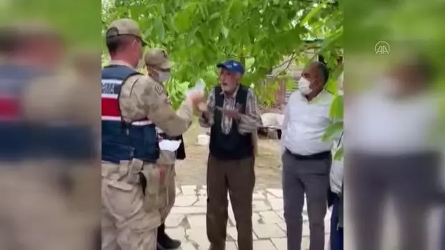 78 yaşındaki kişinin emekli maaşını çalan 3 kadın zanlı yakalandı 78 yaşındaki kişinin emekli maaşını çalan 3 kadın zanlı yakalandı