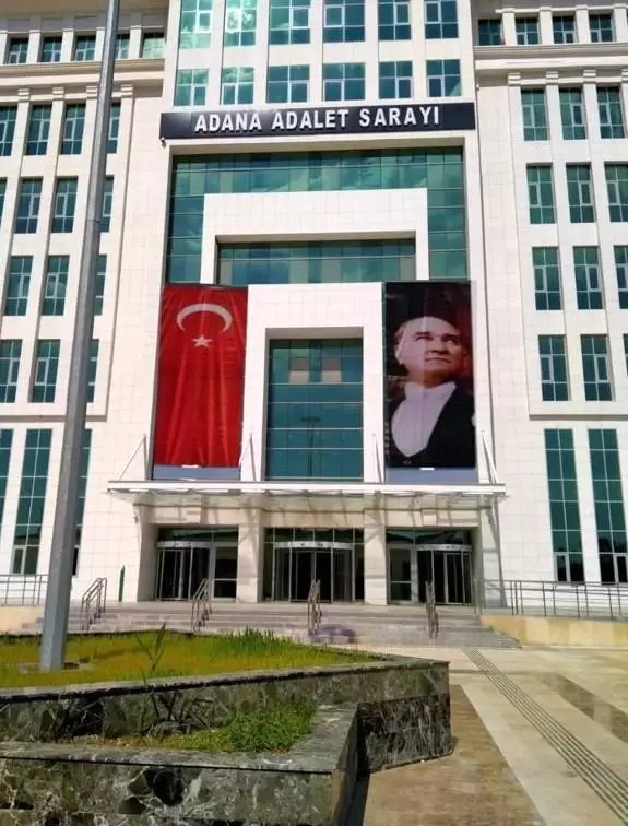 Adana'da adliye binalarında taşınma işlemleri sürüyor Adana'da adliye binalarında taşınma işlemleri sürüyor