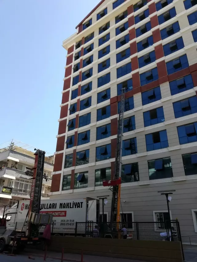 Adana'da adliye binalarında taşınma işlemleri sürüyor Adana'da adliye binalarında taşınma işlemleri sürüyor