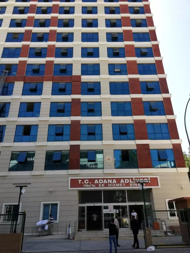 Adana'da adliye binalarında taşınma işlemleri sürüyor Adana'da adliye binalarında taşınma işlemleri sürüyor