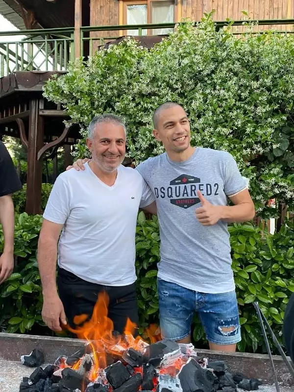 Son dakika haberleri! SPOR Adana Demirsporlu futbolcular iftarda mangal yaktı; Şampiyonluk ateşini yaktık