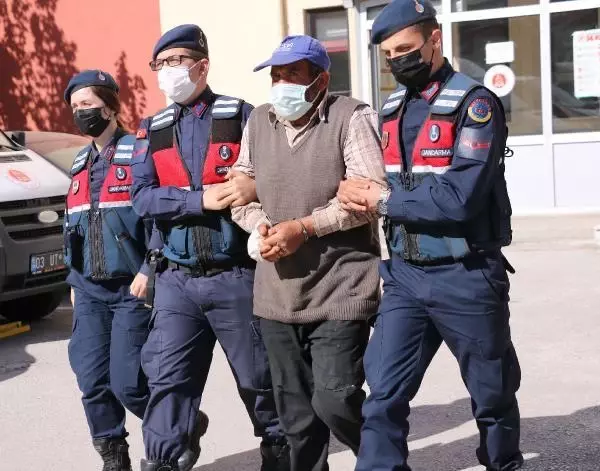 Son dakika... AFYONKARAHİSAR'DA 2 ÖLÜMLÜ SİLAHLI KAVGAYA KARIŞAN 3 KİŞİ TUTUKLANDI Son dakika... AFYONKARAHİSAR'DA 2 ÖLÜMLÜ SİLAHLI KAVGAYA KARIŞAN 3 KİŞİ TUTUKLANDI