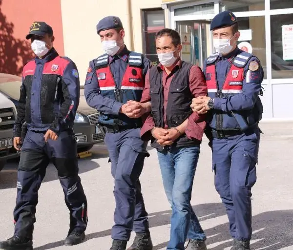 Son dakika... AFYONKARAHİSAR'DA 2 ÖLÜMLÜ SİLAHLI KAVGAYA KARIŞAN 3 KİŞİ TUTUKLANDI Son dakika... AFYONKARAHİSAR'DA 2 ÖLÜMLÜ SİLAHLI KAVGAYA KARIŞAN 3 KİŞİ TUTUKLANDI