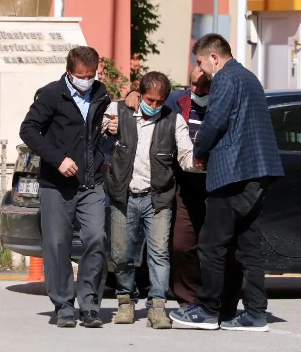 Son dakika... AFYONKARAHİSAR'DA 2 ÖLÜMLÜ SİLAHLI KAVGAYA KARIŞAN 3 KİŞİ TUTUKLANDI Son dakika... AFYONKARAHİSAR'DA 2 ÖLÜMLÜ SİLAHLI KAVGAYA KARIŞAN 3 KİŞİ TUTUKLANDI