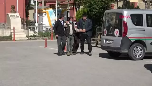 Son dakika... AFYONKARAHİSAR'DA 2 ÖLÜMLÜ SİLAHLI KAVGAYA KARIŞAN 3 KİŞİ TUTUKLANDI Son dakika... AFYONKARAHİSAR'DA 2 ÖLÜMLÜ SİLAHLI KAVGAYA KARIŞAN 3 KİŞİ TUTUKLANDI