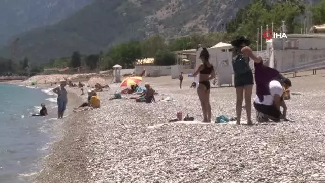 Antalya Mayıs ayını zirvede kar, sahilde deniz keyfiyle yaşıyor Antalya Mayıs ayını zirvede kar, sahilde deniz keyfiyle yaşıyor