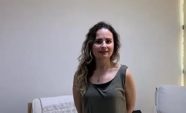 ARSUZ'DA MOR RENKLİ ZEHİRLİ DENİZANALARI KIYIYA VURDU ARSUZ'DA MOR RENKLİ ZEHİRLİ DENİZANALARI KIYIYA VURDU