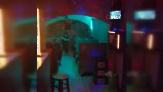 Aynı mekana ikinci baskın: 44 kişiye 174 bin 750 lira ceza Aynı mekana ikinci baskın: 44 kişiye 174 bin 750 lira ceza