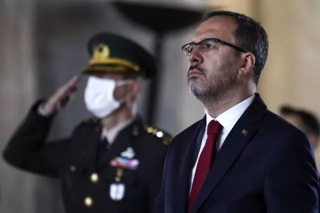 Bakan Kasapoğlu: 19 Mayıs'ta evlerimizden İstiklal Marşımızı okuyacağız