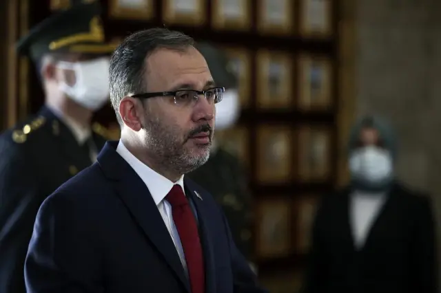 Bakan Kasapoğlu: 19 Mayıs'ta evlerimizden İstiklal Marşımızı okuyacağız